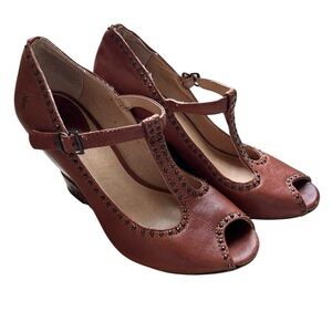 Frye Brown Leather T-Strap Colette Vintage Stud T Strap Heels size 7
